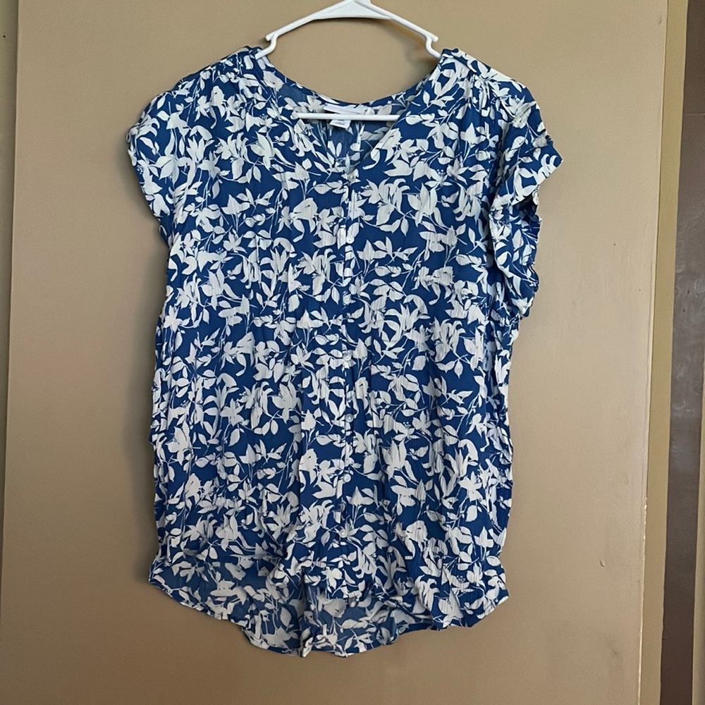 (Liz Claiborne) pretty blue and white floral shirt (Size XXL)